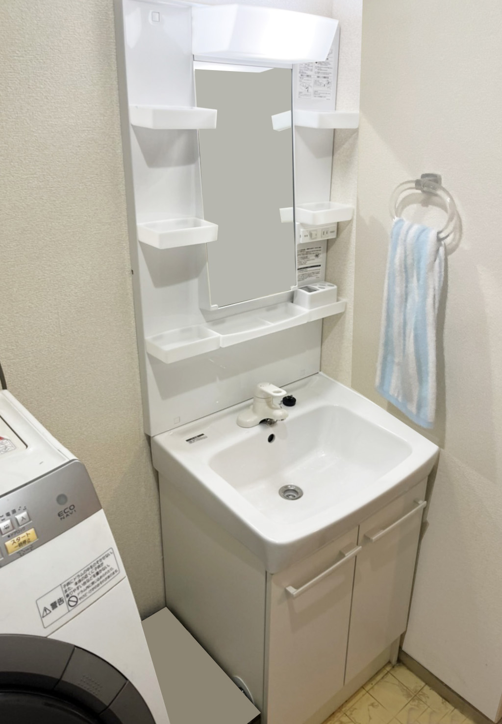 40年使用の洗面台とトイレを新しく入替え